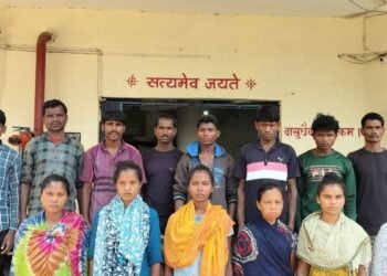 బీజాపూర్‌లో 14 మంది నక్సల్స్ అరెస్ట్