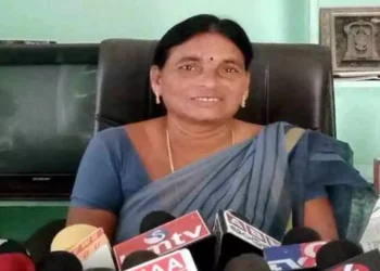 కాంగ్రెస్‌లో చేరిన శ్రీకాంత్ చారీ తల్లి