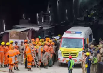 గ‌నిలో చిక్కుకున్న 15 మంది సుర‌క్షితం