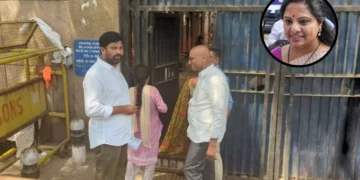 కవితతో ప్రవీణ్‌ కుమార్, బాల్క సుమన్ ములాఖత్‌