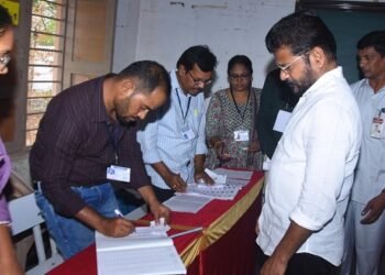 కొడంగల్‌లో ఓటేసిన రేవంత్ రెడ్డి