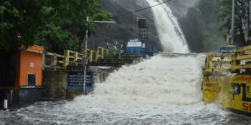 వాటర్‌ఫాల్ దగ్గర ఒక్కసారిగా పెరిగిన వరద.. ఒకరు మృతి