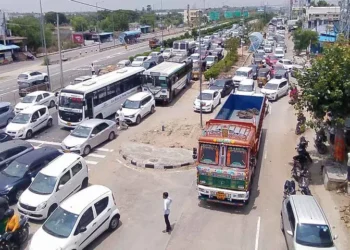 జాతీయ రహదారిపై రైతుల నిరసన