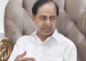 కేసీఆర్ కు నోటీసులు