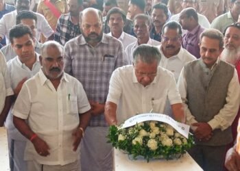 కువైట్‌ మృతులకు కేరళ సీఎం నివాళి