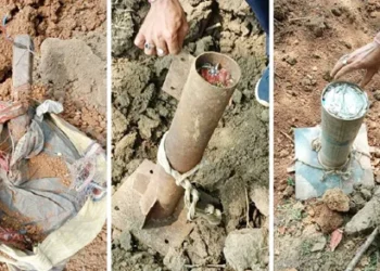 నక్సల్స్ అమర్చిన బాంబులను నిర్వీర్యం చేసిన పోలీసులు