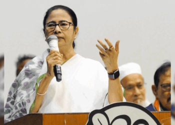 బీజేపీ ఎంపీలు టచ్లో ఉన్నారు: మమతా బెనర్జీ