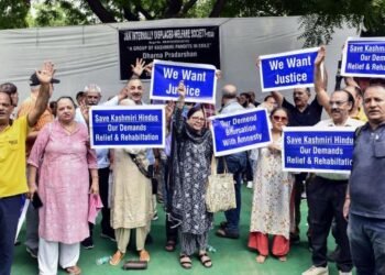 జమ్మూలో నిర్వాసిత కాశ్మీరీ పండిట్ల దుకాణాల కూల్చివేత