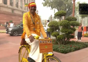 సైకిల్‌పై పార్లమెంటుకు టీడీపీ ఎంపీ..!