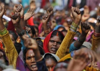 హక్కులను కాలరాస్తున్న ప్రభుత్వాలు