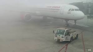 ఢిల్లీలో పొగమంచు.. 200 విమానాలు ఆలస్యం..!