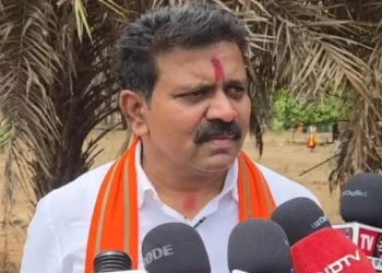 చర్చలు జరపాలని అడగడానికి వారెవరు : ఛత్తీస్ గఢ్  డిప్యూటీ సీఎం