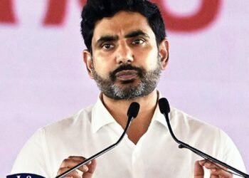 స్కూళ్లలో నో పాలిటిక్స్: మంత్రి లోకేష్
