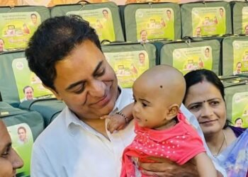 కేసీఆర్‌ కిట్లను ఇవ్వడం లేదు: కేటీఆర్