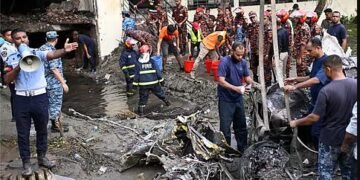 స్కూల్‌పై కూలిన యుద్ధ విమానం