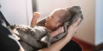 పాఠశాల వాష్‌రూమ్‌లో బిడ్డకు జన్మనిచ్చిన విద్యార్థిని !