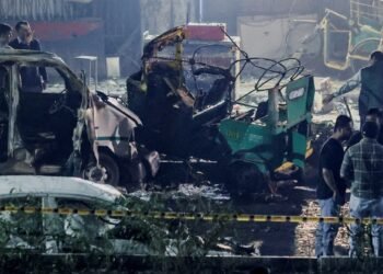 కారులో వున్నది అతనే !