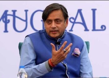 కుటుంబ వ్యాపారంగా రాజకీయాలు: శశిథరూర్