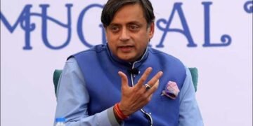 కుటుంబ వ్యాపారంగా రాజకీయాలు: శశిథరూర్‌